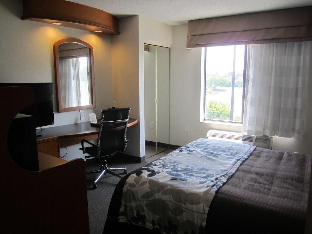 Clarion Pointe Albemarle Hotel Buitenkant foto