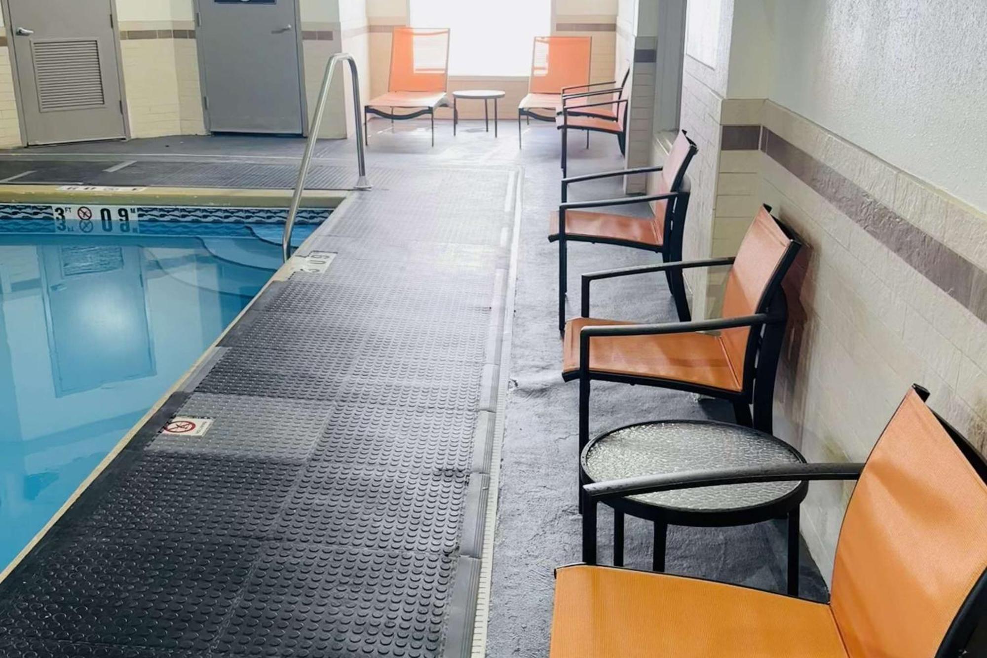 Clarion Pointe Albemarle Hotel Buitenkant foto