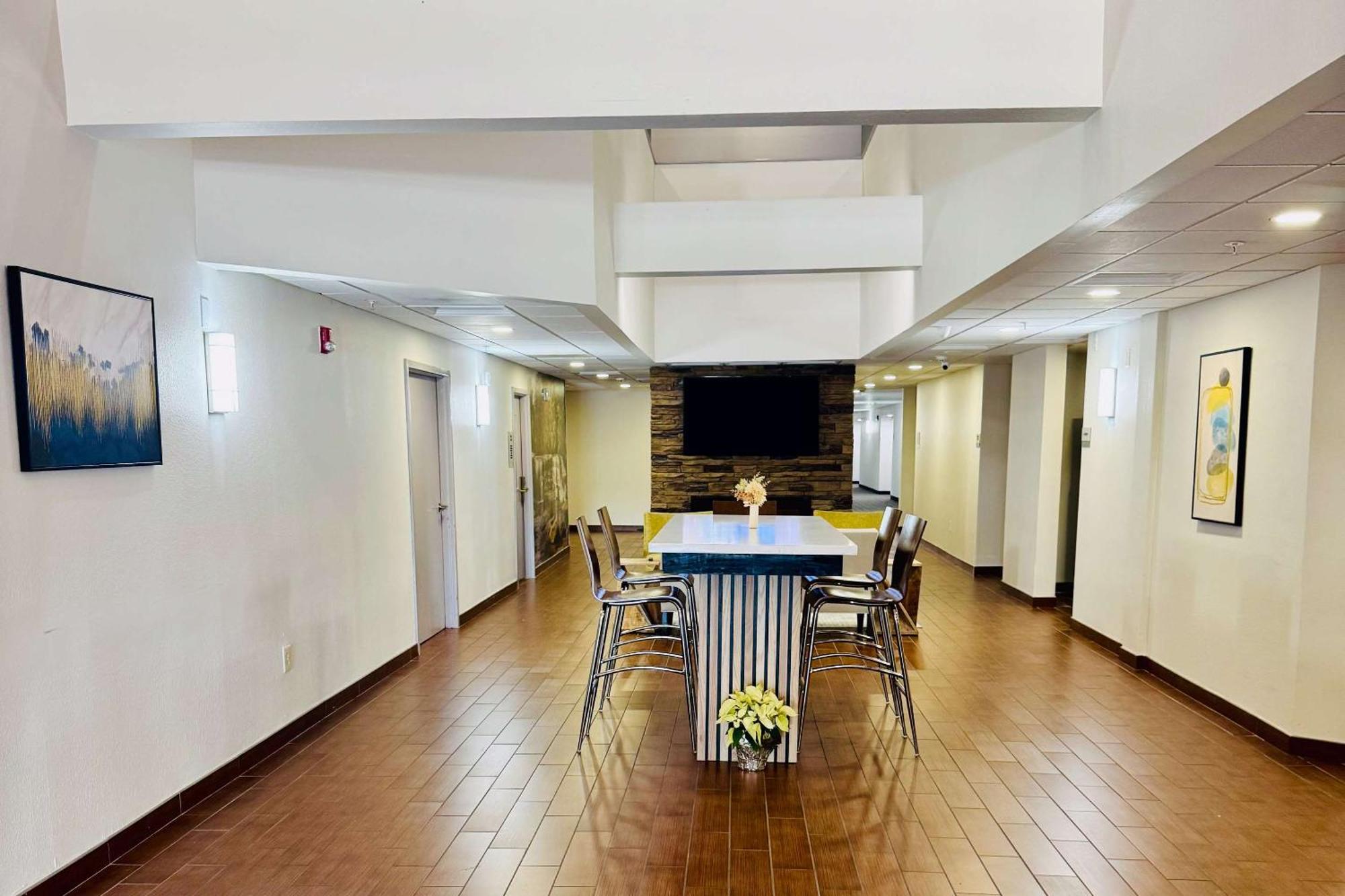 Clarion Pointe Albemarle Hotel Buitenkant foto