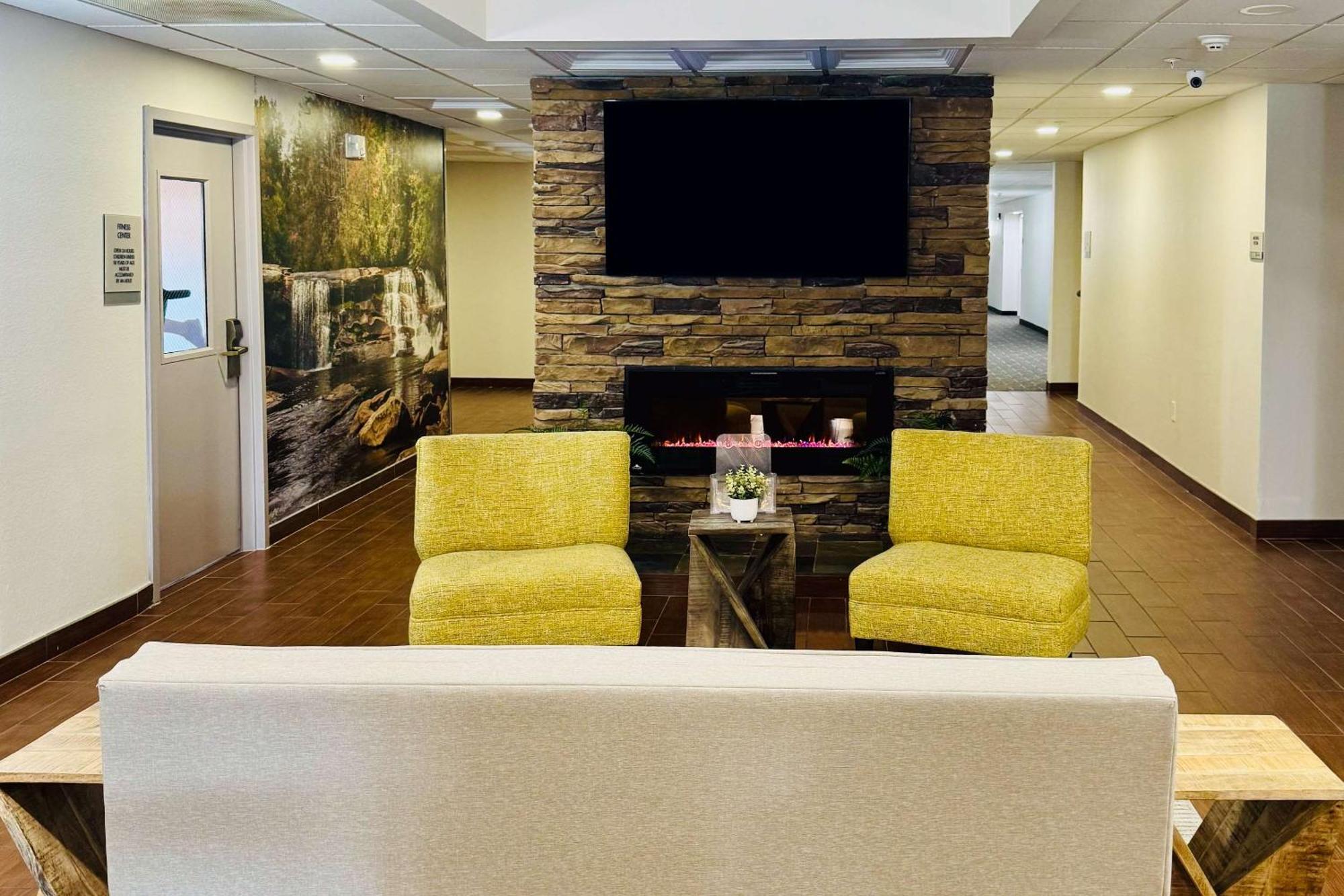 Clarion Pointe Albemarle Hotel Buitenkant foto