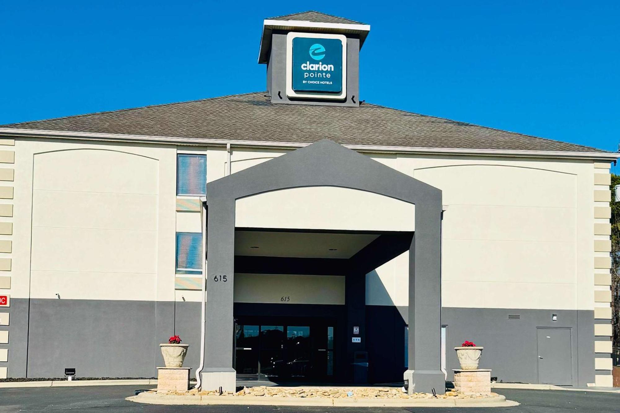 Clarion Pointe Albemarle Hotel Buitenkant foto
