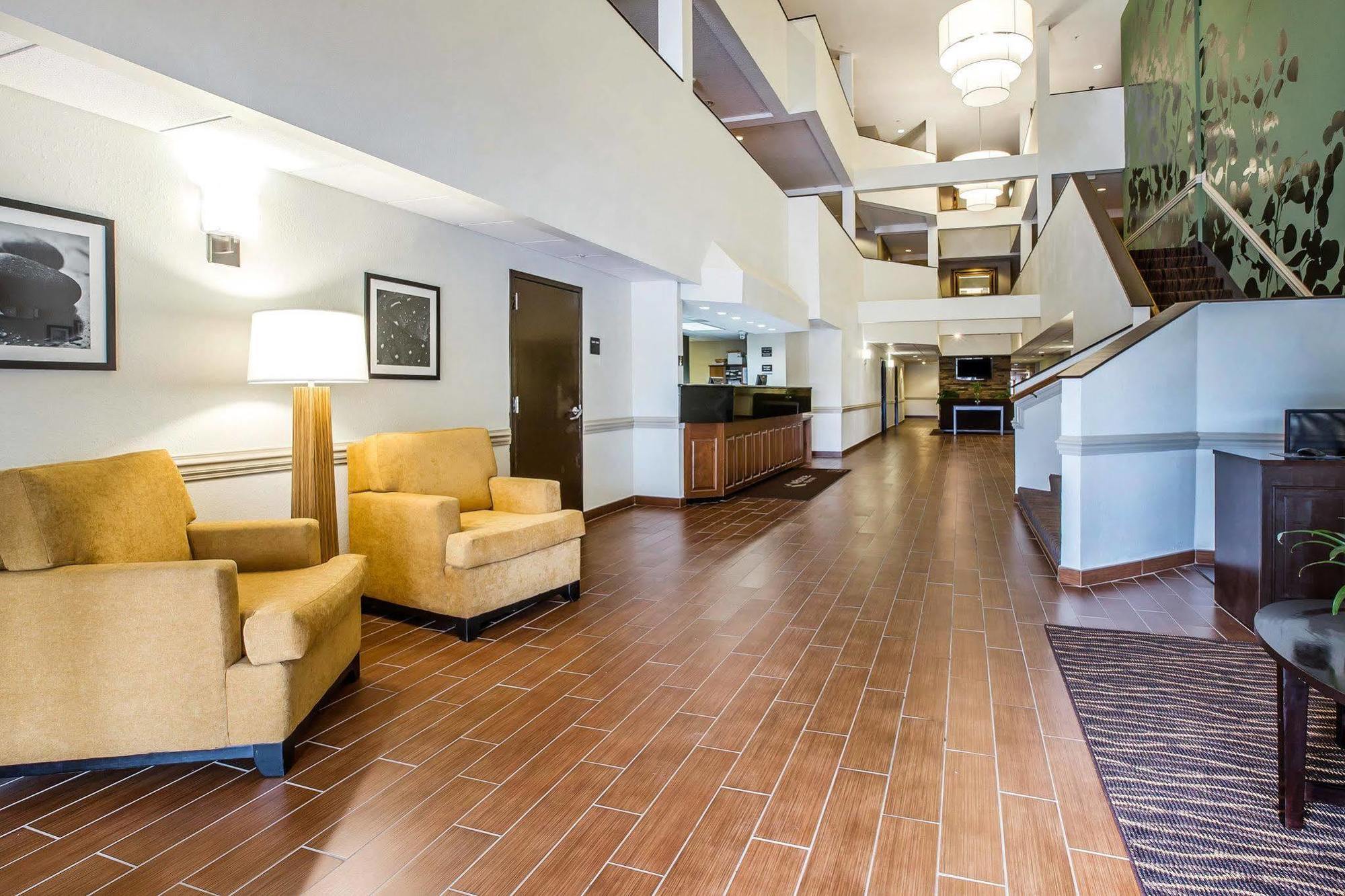 Clarion Pointe Albemarle Hotel Buitenkant foto